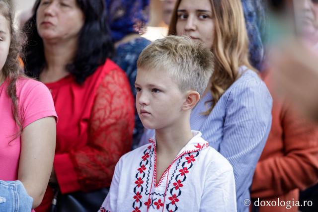 (Foto) Sub ocrotirea Maicii Domnului: Sobor de ierarhi și popor credincios la hramul Mănăstirii Văratec