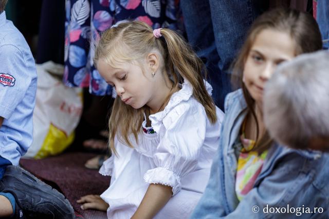 (Foto) Sub ocrotirea Maicii Domnului: Sobor de ierarhi și popor credincios la hramul Mănăstirii Văratec