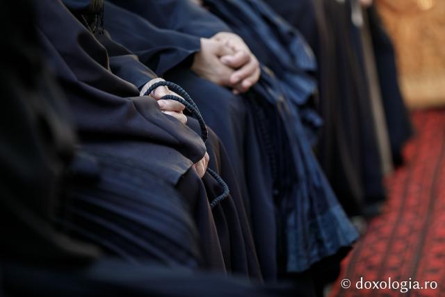 (Foto) Sub ocrotirea Maicii Domnului: Sobor de ierarhi și popor credincios la hramul Mănăstirii Văratec