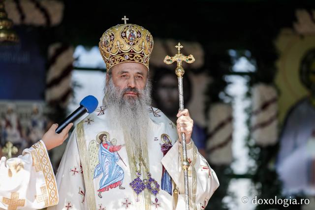 (Foto) Sub ocrotirea Maicii Domnului: Sobor de ierarhi și popor credincios la hramul Mănăstirii Văratec