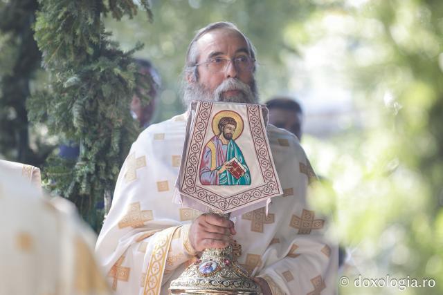 (Foto) Sub ocrotirea Maicii Domnului: Sobor de ierarhi și popor credincios la hramul Mănăstirii Văratec