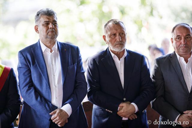 (Foto) Sub ocrotirea Maicii Domnului: Sobor de ierarhi și popor credincios la hramul Mănăstirii Văratec