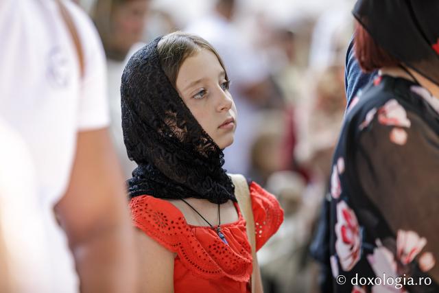 (Foto) Sub ocrotirea Maicii Domnului: Sobor de ierarhi și popor credincios la hramul Mănăstirii Văratec
