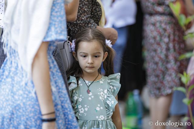 (Foto) Sub ocrotirea Maicii Domnului: Sobor de ierarhi și popor credincios la hramul Mănăstirii Văratec