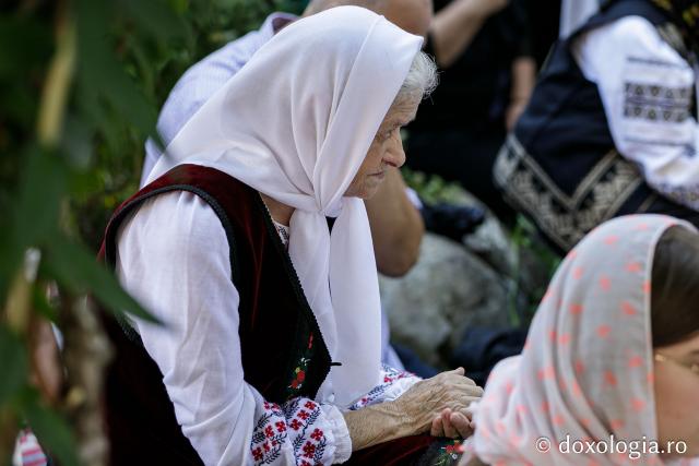 (Foto) Sub ocrotirea Maicii Domnului: Sobor de ierarhi și popor credincios la hramul Mănăstirii Văratec
