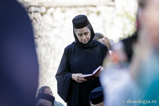 (Foto) Sub ocrotirea Maicii Domnului: Sobor de ierarhi și popor credincios la hramul Mănăstirii Văratec