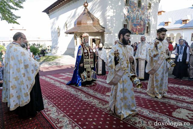 (Foto) Priveghere în cinstea Sfântului Cuvios Iosif la Mănăstirea Văratec