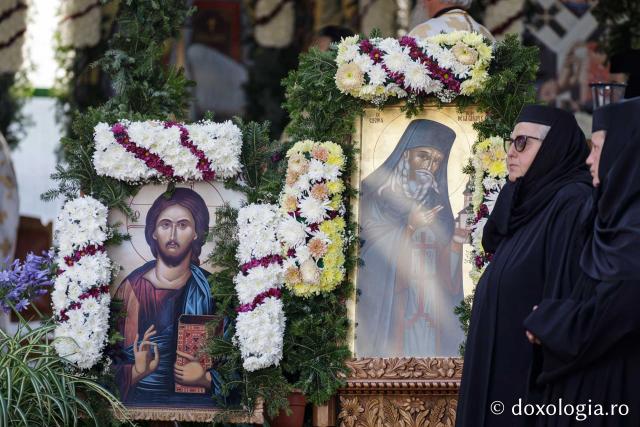 (Foto) Priveghere în cinstea Sfântului Cuvios Iosif la Mănăstirea Văratec
