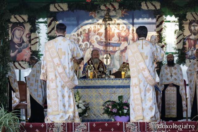 (Foto) Priveghere în cinstea Sfântului Cuvios Iosif la Mănăstirea Văratec