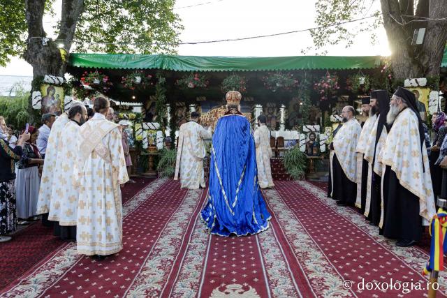 (Foto) Priveghere în cinstea Sfântului Cuvios Iosif la Mănăstirea Văratec