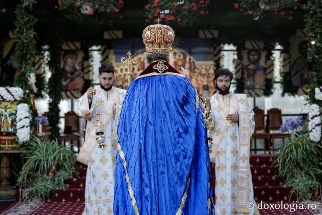 (Foto) Priveghere în cinstea Sfântului Cuvios Iosif la Mănăstirea Văratec