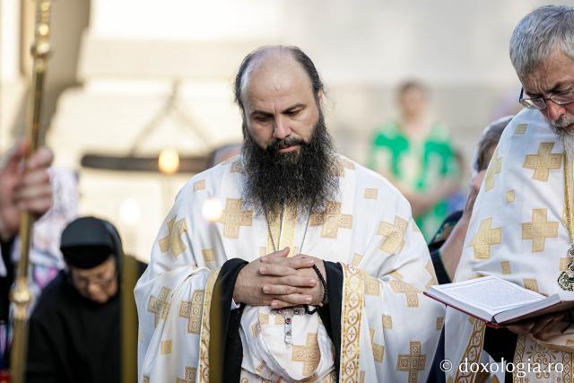 (Foto) Priveghere în cinstea Sfântului Cuvios Iosif la Mănăstirea Văratec