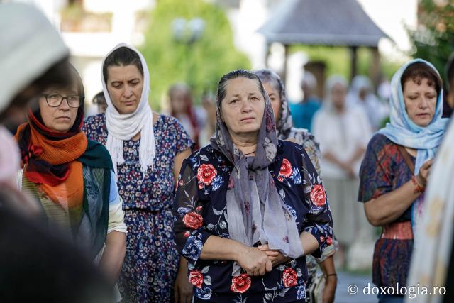 (Foto) Priveghere în cinstea Sfântului Cuvios Iosif la Mănăstirea Văratec