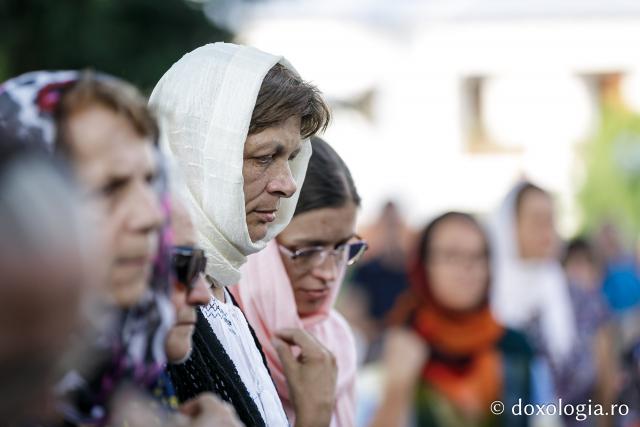 (Foto) Priveghere în cinstea Sfântului Cuvios Iosif la Mănăstirea Văratec