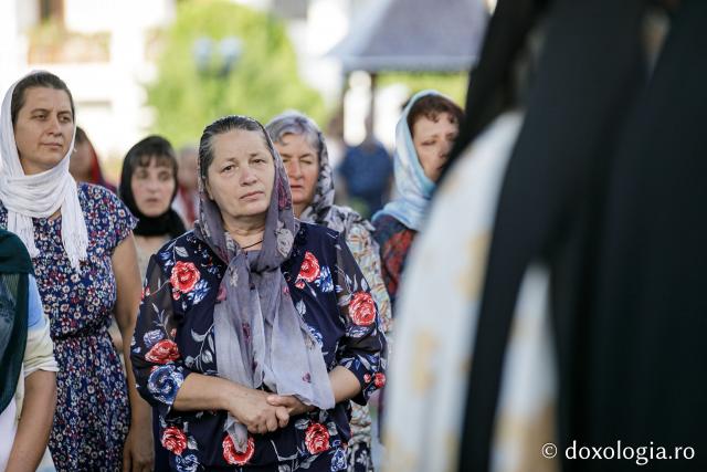 (Foto) Priveghere în cinstea Sfântului Cuvios Iosif la Mănăstirea Văratec