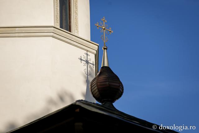 (Foto) Priveghere în cinstea Sfântului Cuvios Iosif la Mănăstirea Văratec