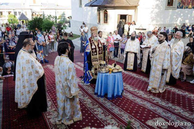 (Foto) Priveghere în cinstea Sfântului Cuvios Iosif la Mănăstirea Văratec
