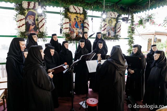(Foto) Priveghere în cinstea Sfântului Cuvios Iosif la Mănăstirea Văratec