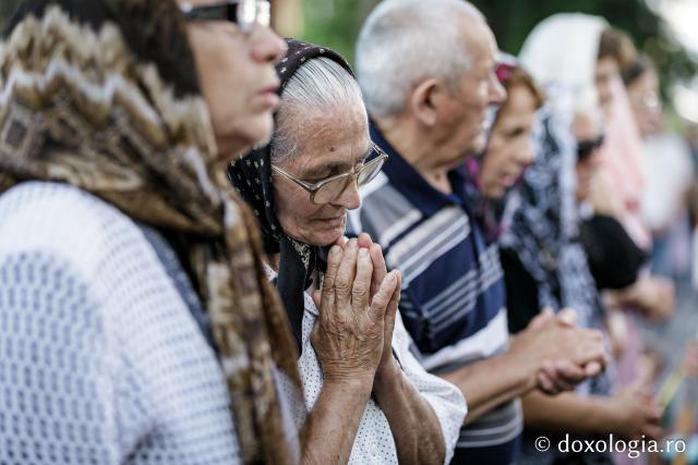 (Foto) Priveghere în cinstea Sfântului Cuvios Iosif la Mănăstirea Văratec