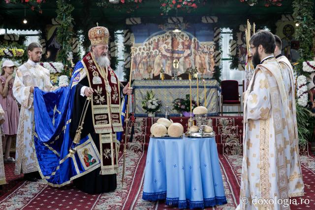 (Foto) Priveghere în cinstea Sfântului Cuvios Iosif la Mănăstirea Văratec