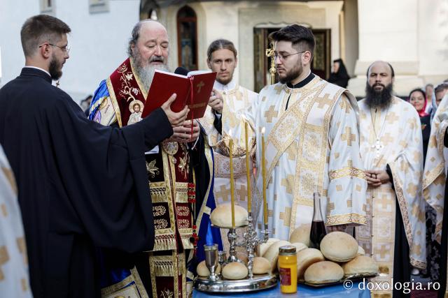 (Foto) Priveghere în cinstea Sfântului Cuvios Iosif la Mănăstirea Văratec
