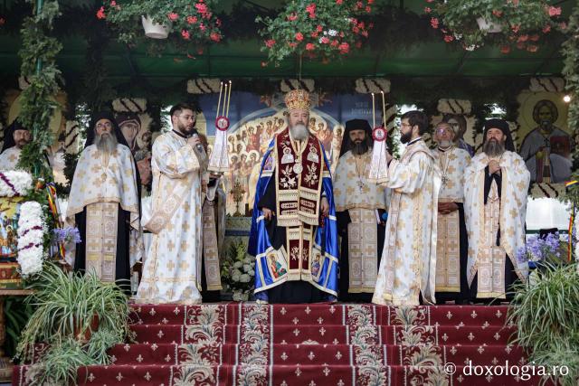 (Foto) Priveghere în cinstea Sfântului Cuvios Iosif la Mănăstirea Văratec