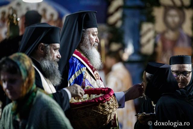 (Foto) Priveghere în cinstea Sfântului Cuvios Iosif la Mănăstirea Văratec