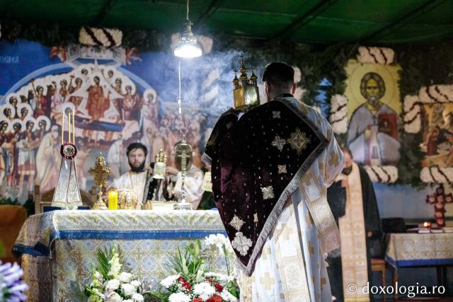 (Foto) Priveghere în cinstea Sfântului Cuvios Iosif la Mănăstirea Văratec