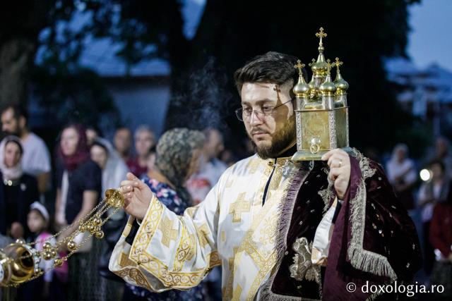 (Foto) Priveghere în cinstea Sfântului Cuvios Iosif la Mănăstirea Văratec