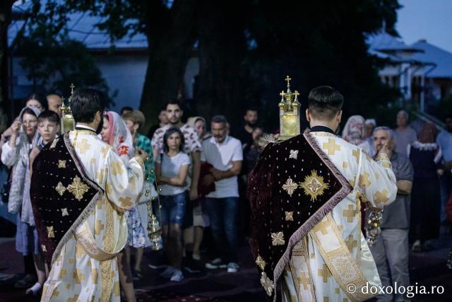 (Foto) Priveghere în cinstea Sfântului Cuvios Iosif la Mănăstirea Văratec