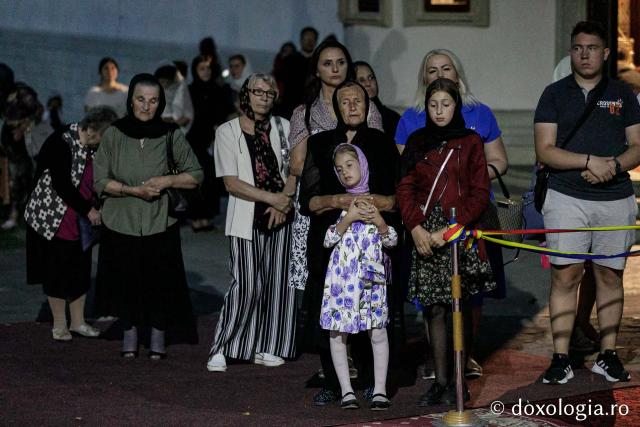 (Foto) Priveghere în cinstea Sfântului Cuvios Iosif la Mănăstirea Văratec