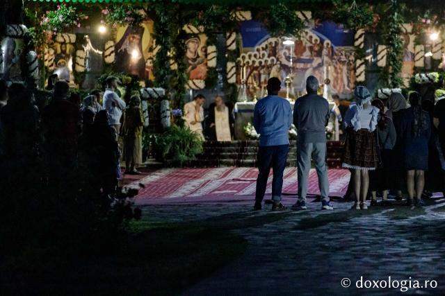 (Foto) Priveghere în cinstea Sfântului Cuvios Iosif la Mănăstirea Văratec