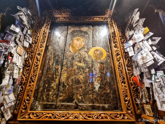 Icoana Maicii Domnului „Grabnic-Ascultătoarea” din Biserica „Panaghia Gorgoepikoos” din Tesalonic / Foto: Magda Buftea Icoana Maicii Domnului „Grabnic-Ascultătoarea” din Biserica „Panaghia Gorgoepikoos” din Tesalonic