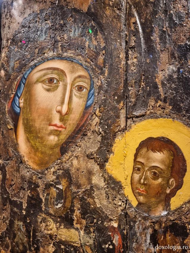 Icoana Maicii Domnului „Grabnic-Ascultătoarea” din Biserica „Panaghia Gorgoepikoos” din Tesalonic / Foto: Magda Buftea Icoana Maicii Domnului „Grabnic-Ascultătoarea” din Biserica „Panaghia Gorgoepikoos” din Tesalonic