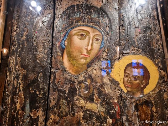 Icoana Maicii Domnului „Grabnic-Ascultătoarea” din Biserica „Panaghia Gorgoepikoos” din Tesalonic / Foto: Magda Buftea Icoana Maicii Domnului „Grabnic-Ascultătoarea” din Biserica „Panaghia Gorgoepikoos” din Tesalonic