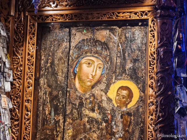 Icoana Maicii Domnului „Grabnic-Ascultătoarea” din Biserica „Panaghia Gorgoepikoos” din Tesalonic / Foto: Magda Buftea Icoana Maicii Domnului „Grabnic-Ascultătoarea” din Biserica „Panaghia Gorgoepikoos” din Tesalonic