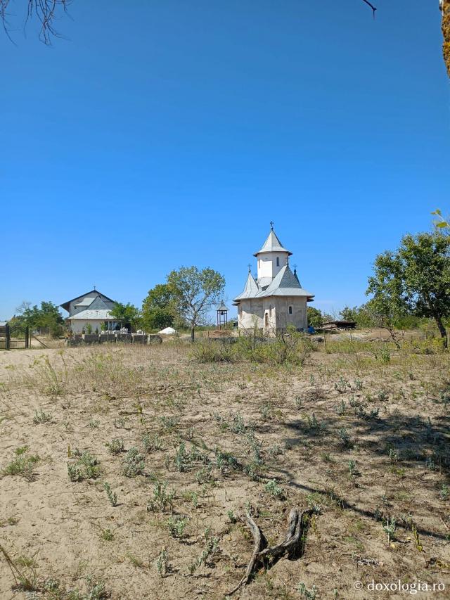 Pași de pelerin la Biserica „Buna Vestire” din Delta Dunării