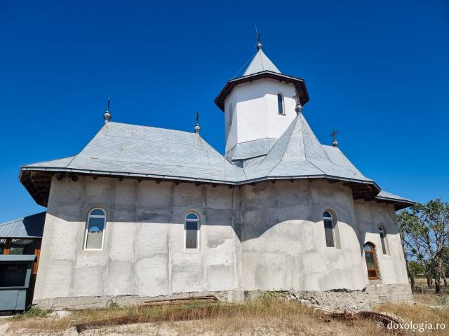Pași de pelerin la Biserica „Buna Vestire” din Delta Dunării
