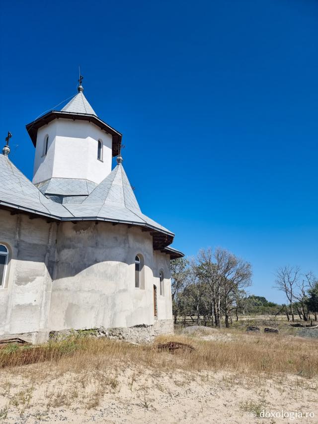 Pași de pelerin la Biserica „Buna Vestire” din Delta Dunării