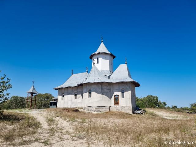 Pași de pelerin la Biserica „Buna Vestire” din Delta Dunării