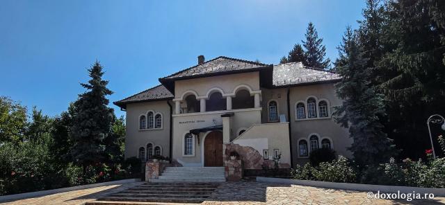 (Foto) Mănăstirea Recea