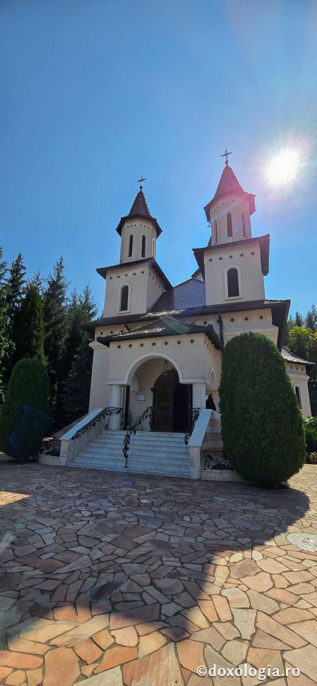 (Foto) Mănăstirea Recea