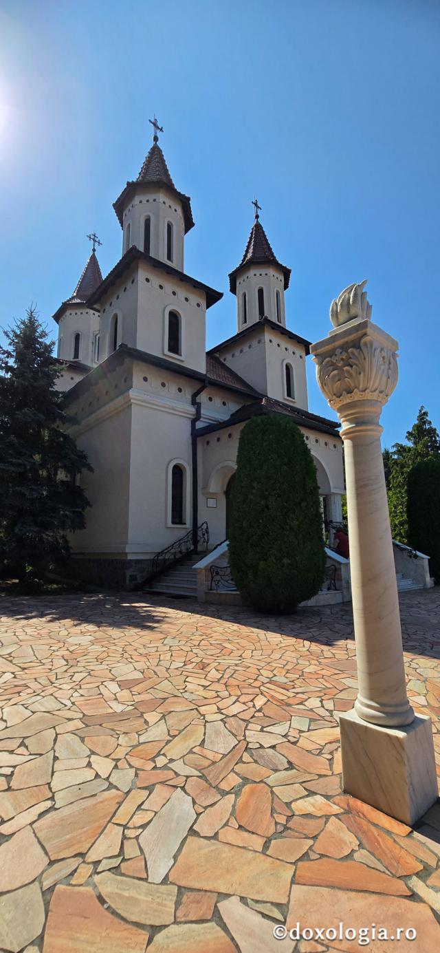 (Foto) Mănăstirea Recea