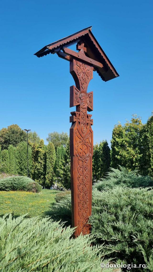 Mănăstirea „Sfântul Mare Mucenic Gheorghe” – Bunești