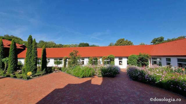 Mănăstirea „Sfântul Mare Mucenic Gheorghe” – Bunești
