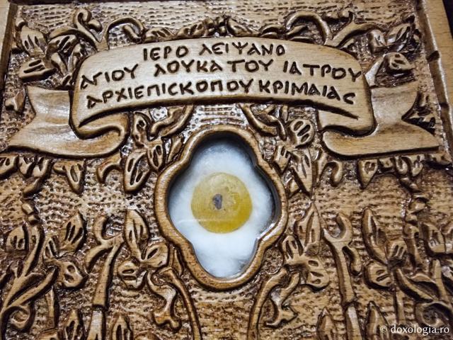 Închinare la moaștele Sfântului Ierarh Luca al Crimeii de la Biserica „Sfântul Atanasie” din Tesalonic