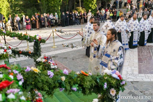 Priveghere în cinstea Sfintei Teodora de la Sihla la Mănăstirea Sihăstria