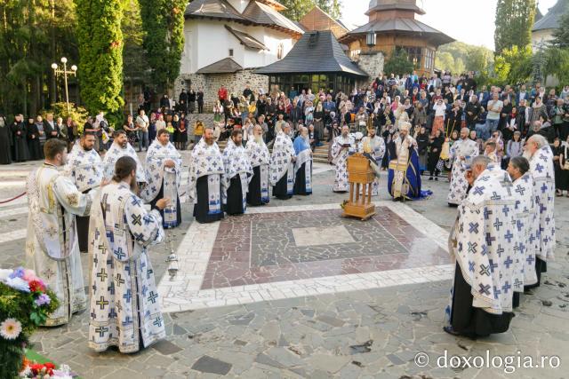 Priveghere în cinstea Sfintei Teodora de la Sihla la Mănăstirea Sihăstria