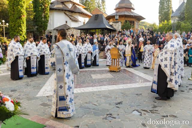 Priveghere în cinstea Sfintei Teodora de la Sihla la Mănăstirea Sihăstria