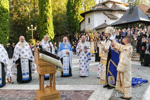 Priveghere în cinstea Sfintei Teodora de la Sihla la Mănăstirea Sihăstria